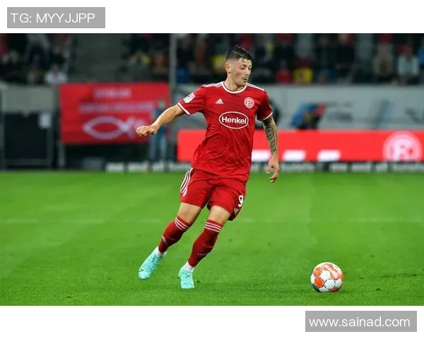 杜塞尔多夫客场殊死一战逼平德甲强队，收获宝贵1分！