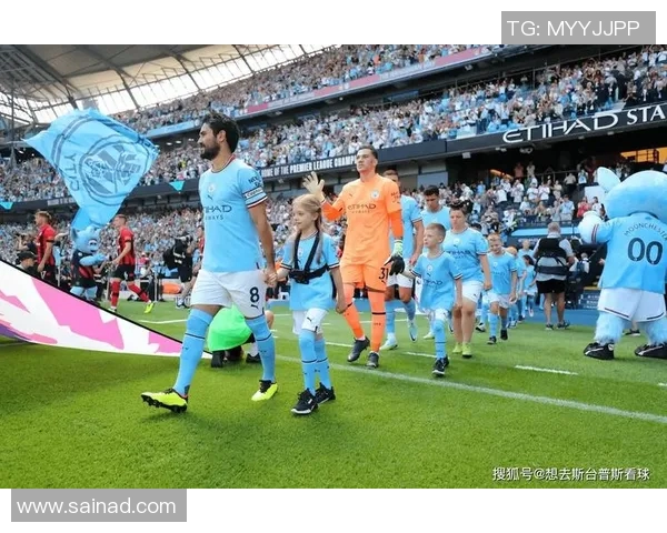 瓜迪奥拉重返诺坎普，曼城遭遇巴萨欧冠挑战