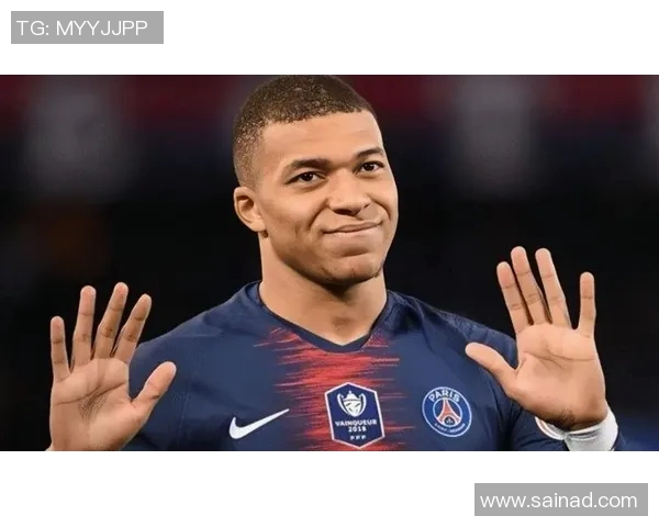 姆巴佩在阿尔及利亚表现出色，成为人们心目中的新偶像